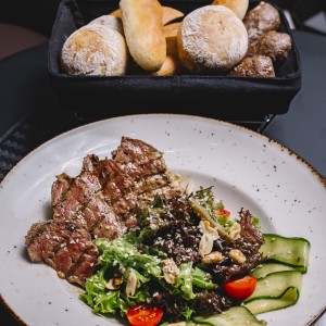 sesame crusted beef salad